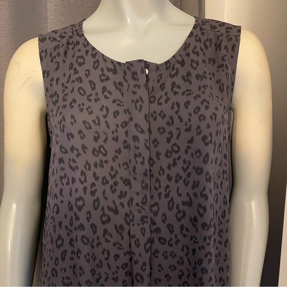 H&M animal print tunic top in EUC. Size 8 womens - Picture 2 of 9